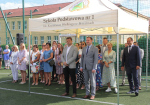 Zdjęcie nauczycieli i zaproszonych gości.