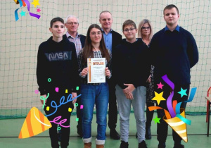 Wspólne zdjęcie organizatorów i uczestników turnieju.
