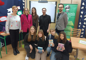 Wspólne zdjęcie organizatorów i uczestników spotkania.