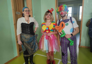 nauczyciele w przebraniach