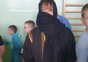 nauczyciele w przebraniach