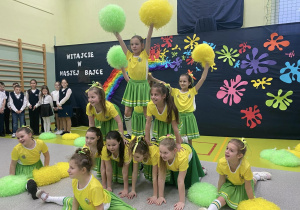 Występ cheerleaderek.