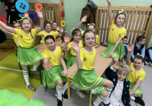 Występ cheerleaderek.