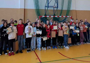 Pamiątkowe zdjęcie uczestników i organizatorów turnieju.