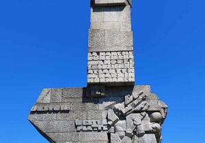 Pamiątkowe zdjęcie uczniów z wycieczki.