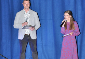 Zdjęcie prowadzących Talent Show.