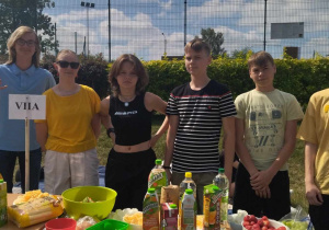 Pamiątkowe zdjęcie uczniów z Dnia Dziecka.
