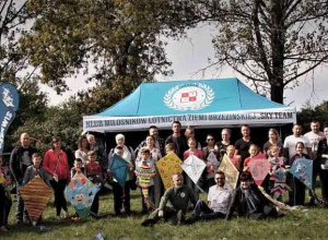 Wręczenie nagród za udział w "I Brzezińskim konkursie latawcowym