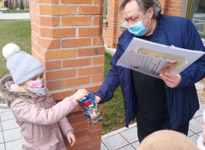 UCZNIOWIE JEDYNKI WSPIERAJĄ WOŚP